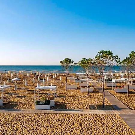 Hotel Stylish With Private Garden In A Quiet Area By Beahost Bibione